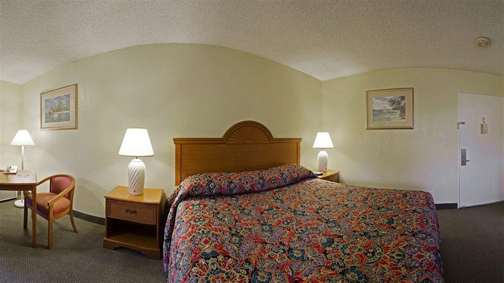 Super 8 By Wyndham Oceanside Marty'S Valley Inn Exterior foto
