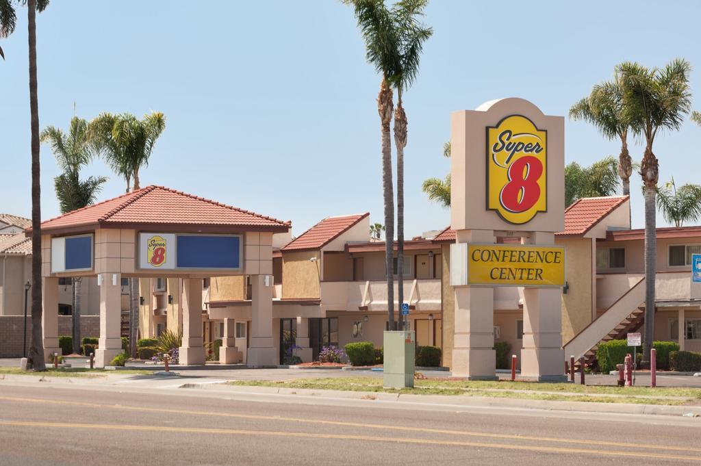 Super 8 By Wyndham Oceanside Marty'S Valley Inn Exterior foto