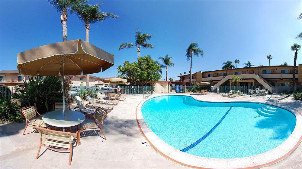 Super 8 By Wyndham Oceanside Marty'S Valley Inn Exterior foto