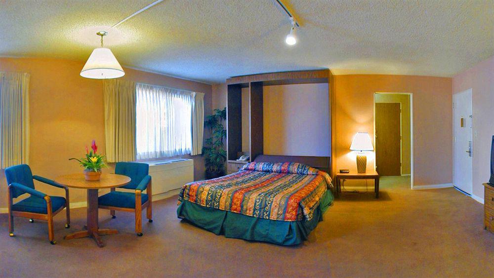 Super 8 By Wyndham Oceanside Marty'S Valley Inn Exterior foto
